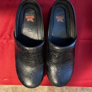 Dansko XP size 40